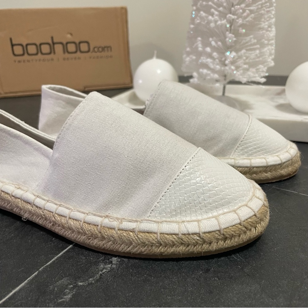 Brand New Flats - White